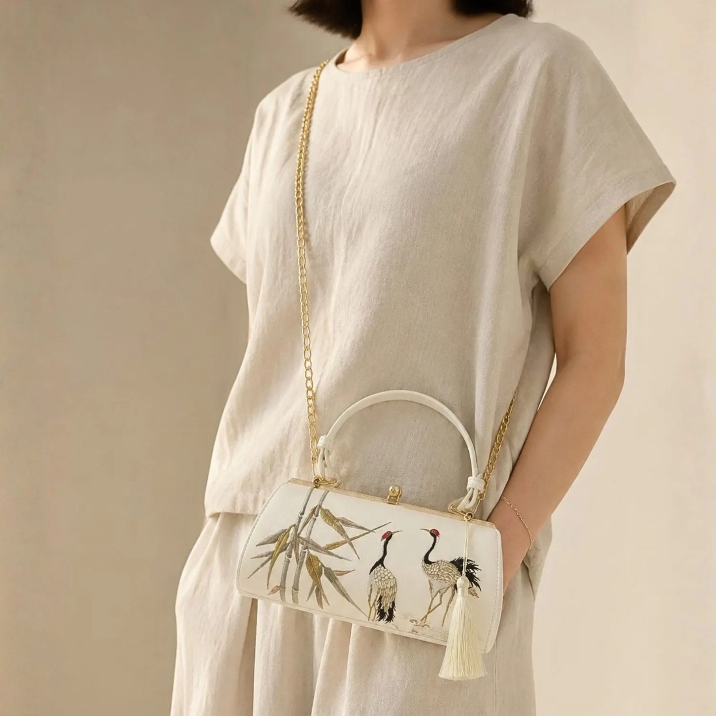 White crane bamboo embroidered handbag with gold chain, casual new Chinese style linen outfit for daily street style