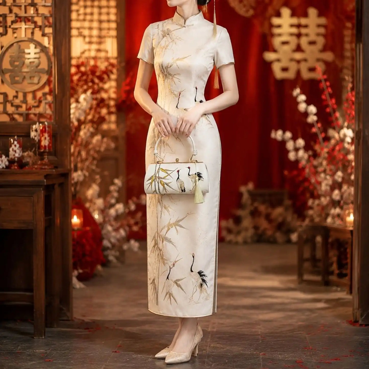 Oriental crane embroidered handbag matched with white cheongsam for Chinese wedding banquet, traditional bridal clutch